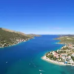 Karmela Lejlighed
