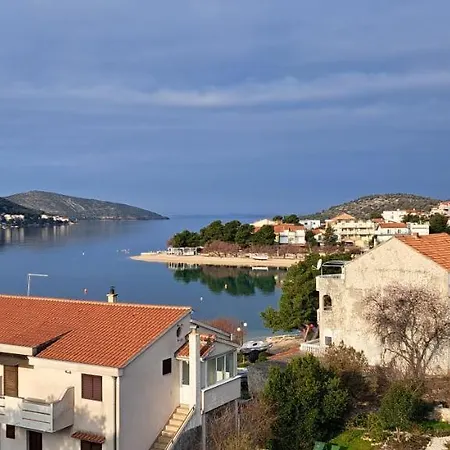 Karmela Apartment