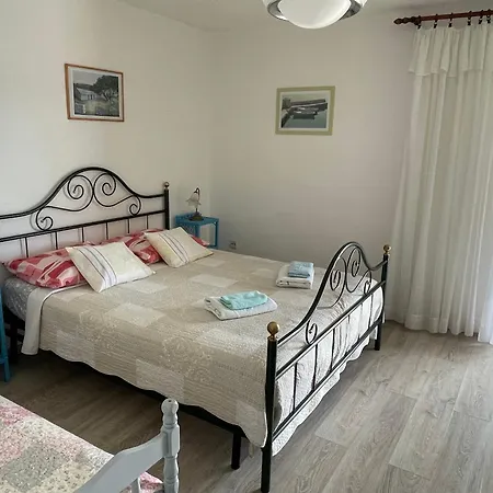 Karmela Apartment *