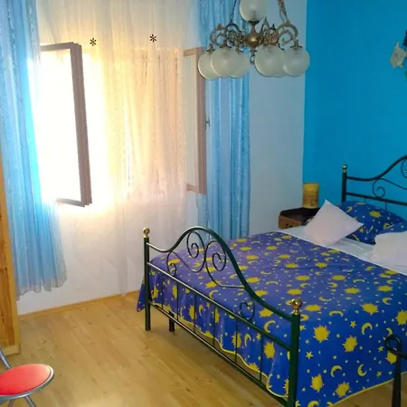 Karmela Apartment *