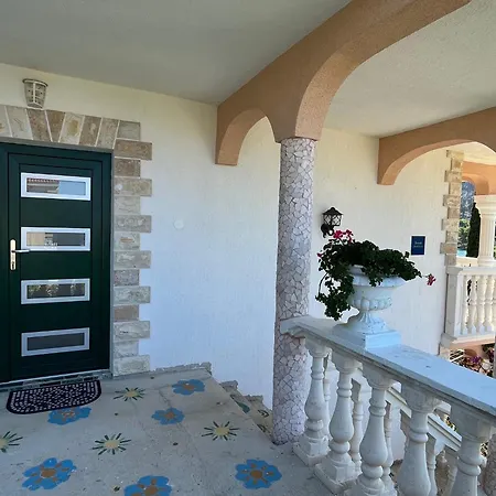 Apartment Karmela *