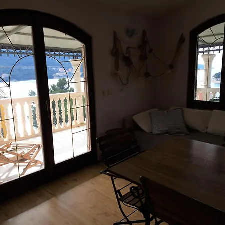 Karmela Apartment
