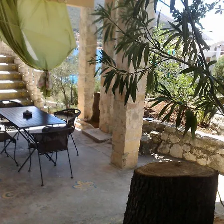 Karmela Apartment *